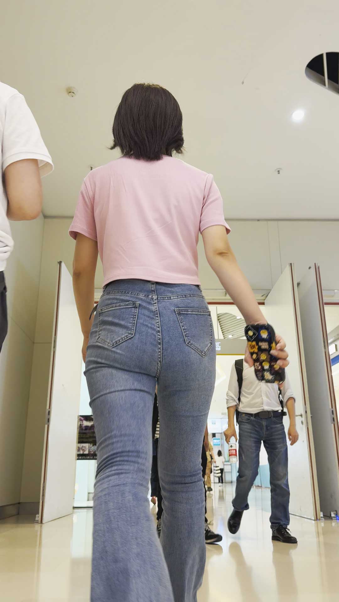 【积分40】包臀牛仔小少妇
