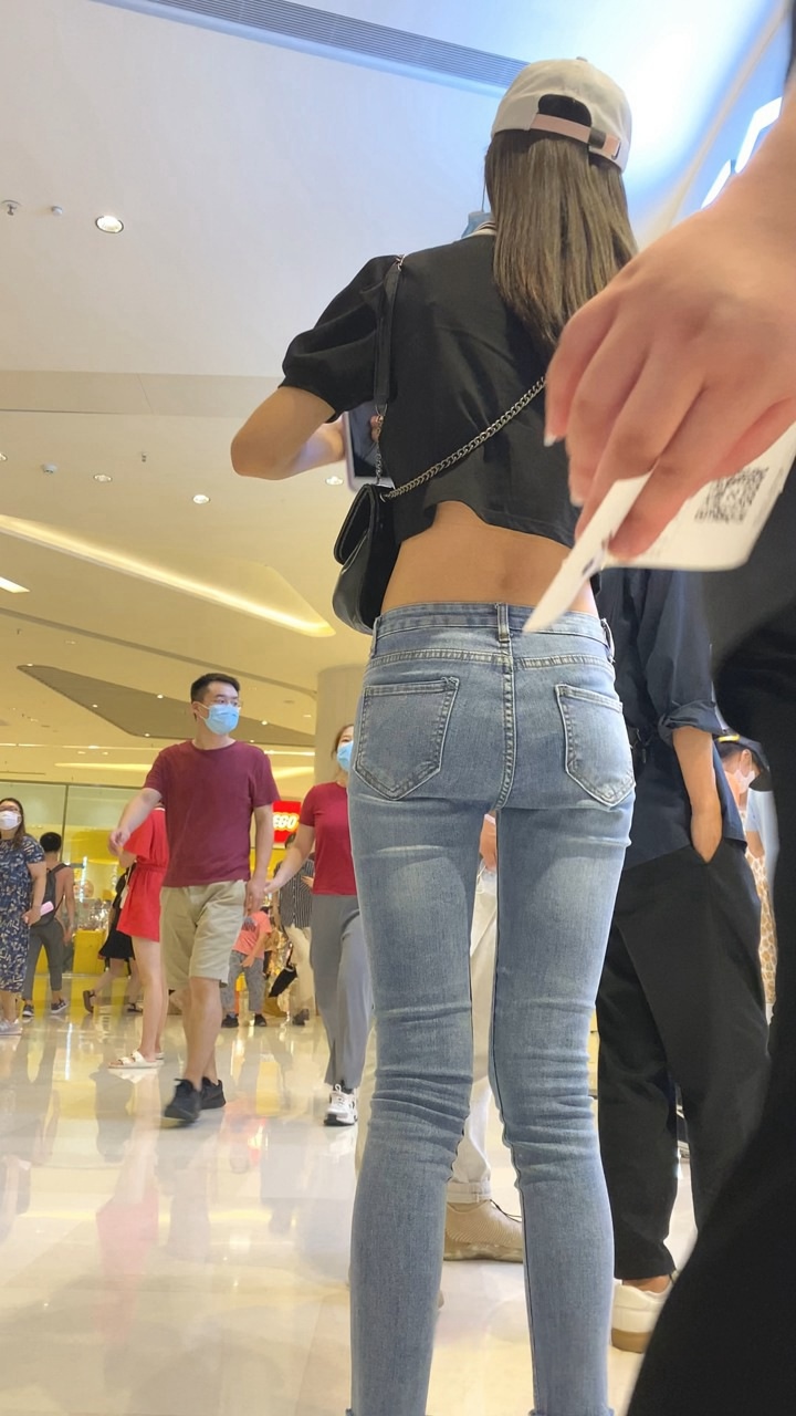 大长腿紧身牛仔裤美女[455M]