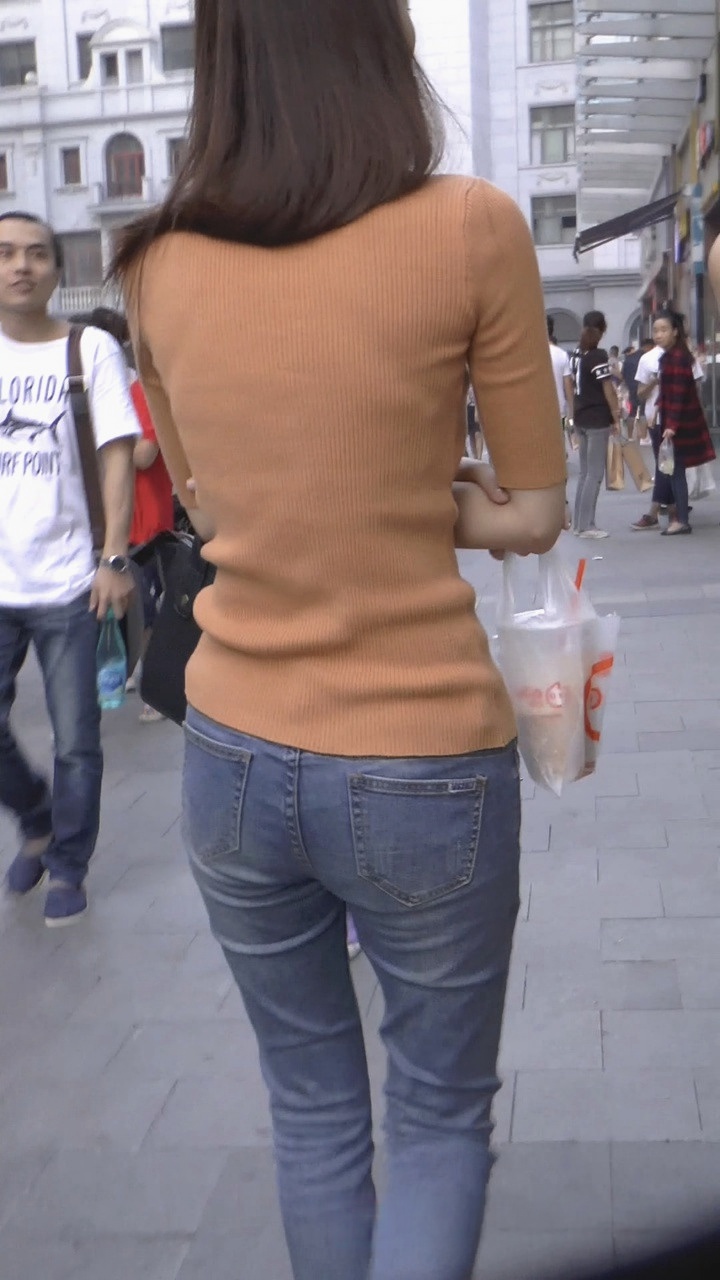 长发细腰牛仔裤美眉[243M/MP4]