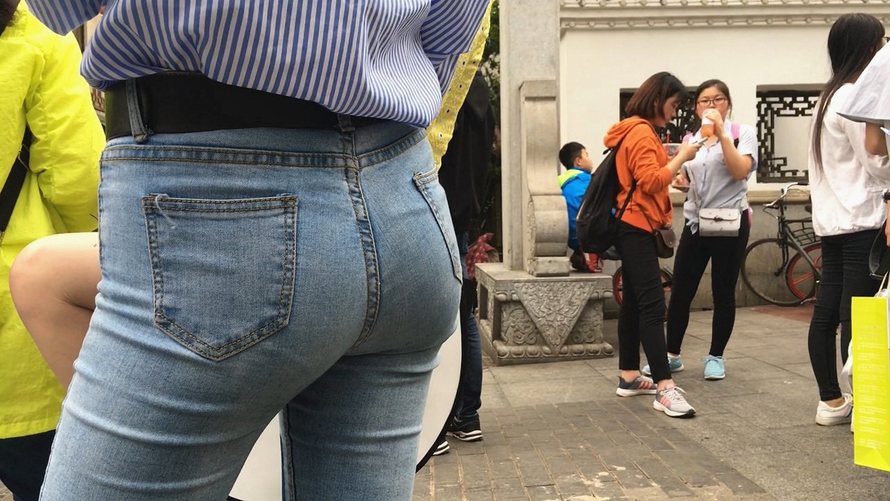 小翘臀美眉[172M/MOV]
