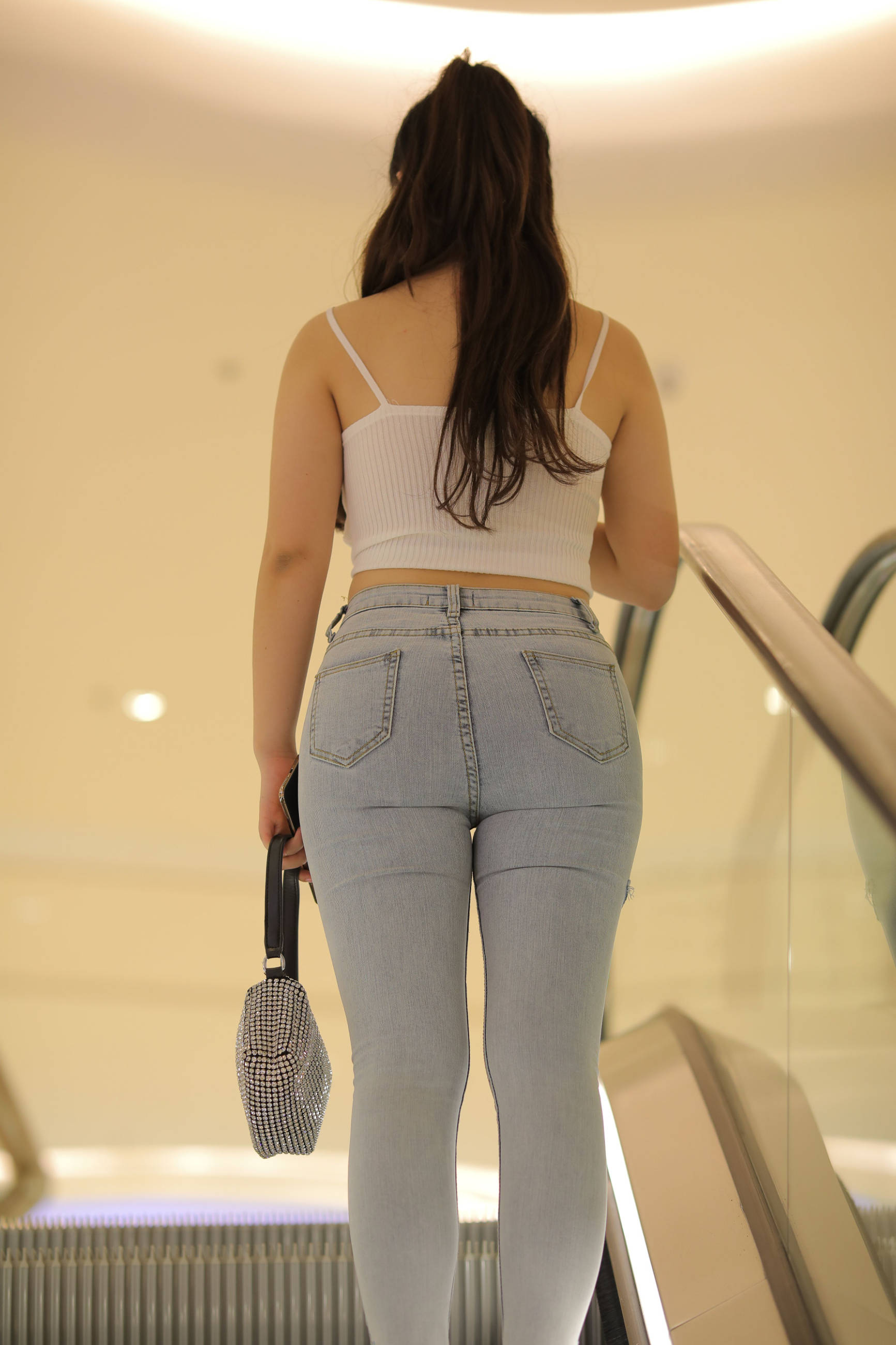 丰腴的紧牛美女【视频+套图】