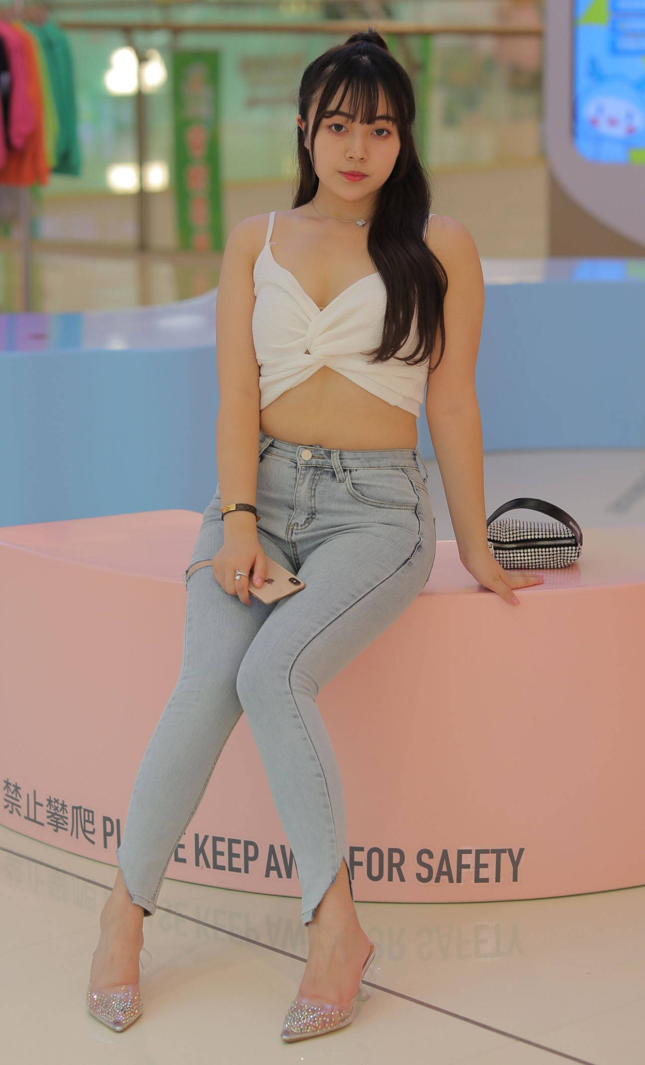 丰腴的紧牛美女【视频+套图】