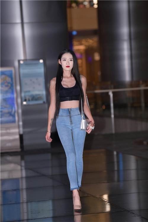 高跟牛仔小姐姐(132P)[2.79G/JPG]