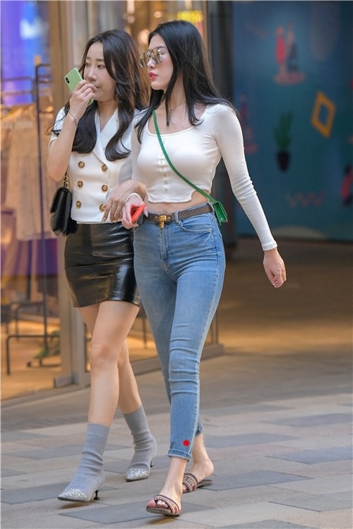 戴墨镜的紧牛美女(113P)[3.16G/JPG]
