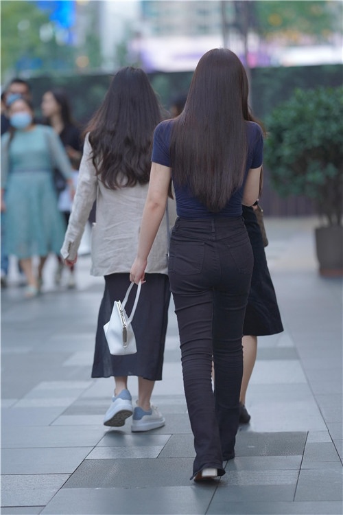 黑色牛仔裤小姐姐(53P)[660M/JPG]
