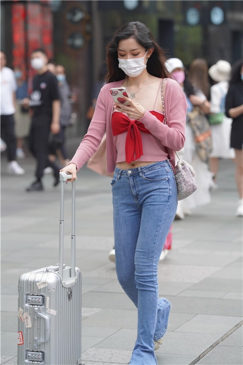 宽臀细腿紧身牛仔裤美女(72P)[964M/JPG]