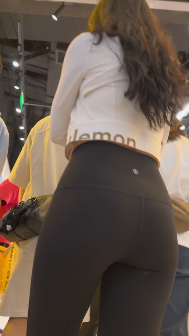 【50积分】脸蛋精致身材火辣的翘臀紧身美女