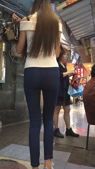 极品蓝色紧身裤圆臀美少女[476M]
