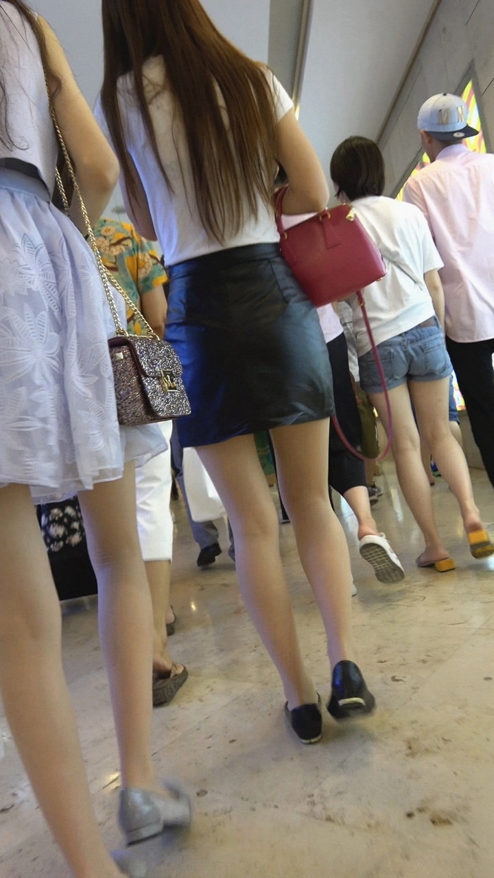 4K-商场跟拍两个极品短裙长发美眉M053[1.26G]