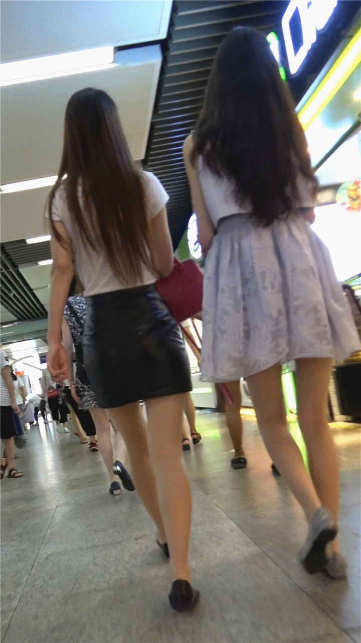 4K-商场跟拍两个极品短裙长发美眉M053[1.26G]