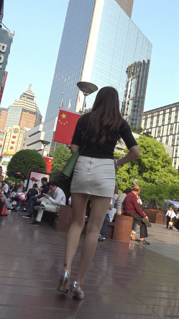 4K-性感短裙街拍高跟美女 [1.25G]
