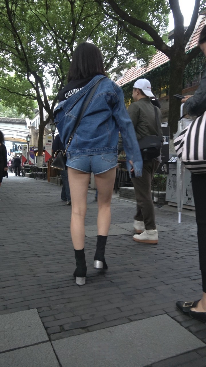 4K-性感街拍牛仔热裤街拍美女DJ807[2.22G]