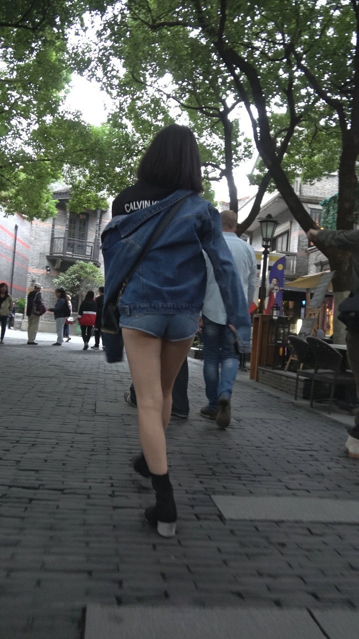 4K-性感街拍牛仔热裤街拍美女DJ807[2.22G]