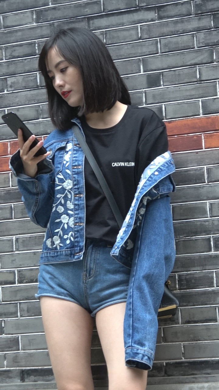 4K-性感街拍牛仔热裤街拍美女DJ807[2.22G]