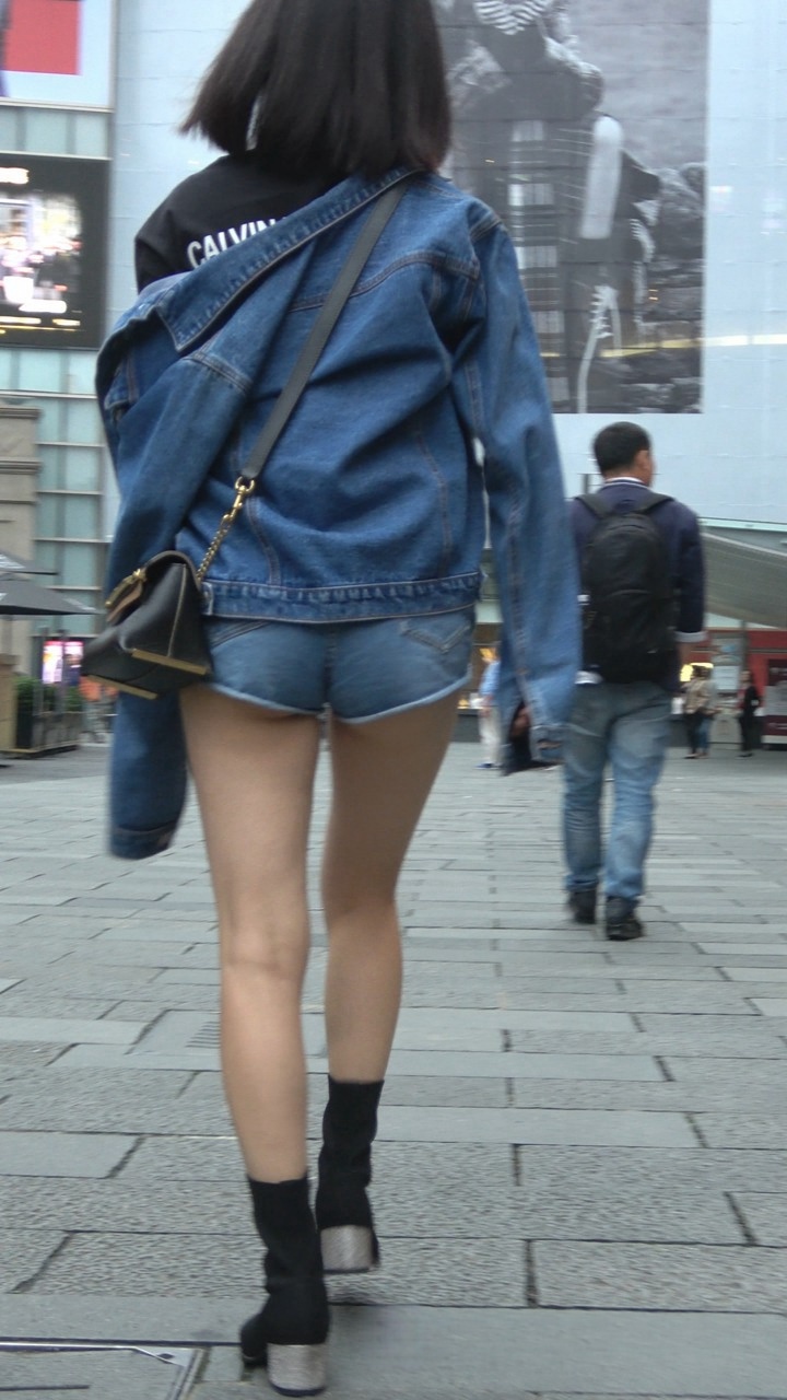 4K-性感街拍牛仔热裤街拍美女DJ807[2.22G]
