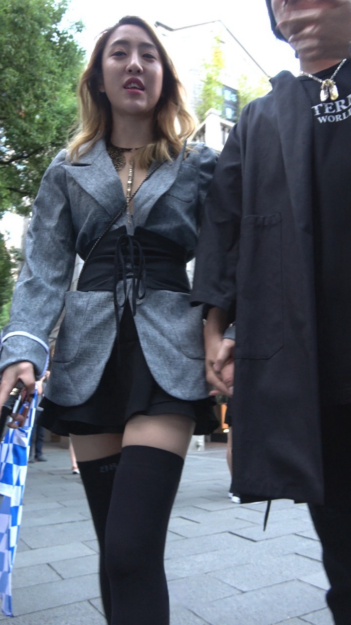 4K-性感黑长袜街拍高跟美女
