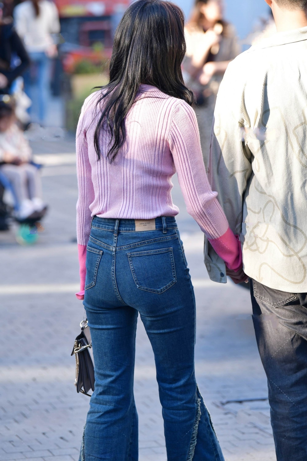 宽臀蓝色紧身牛仔裤美女(12P)