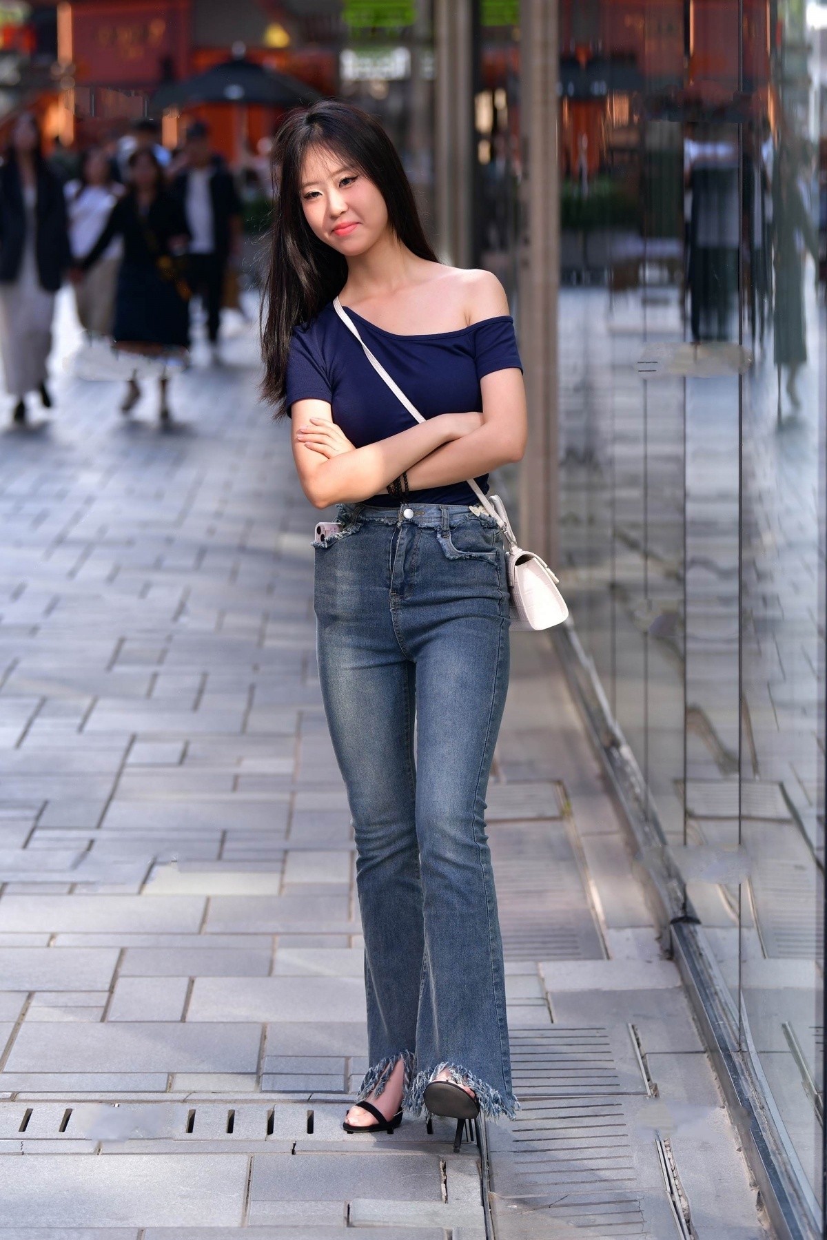 街头搭讪牛仔裤活泼小美女 （25P）