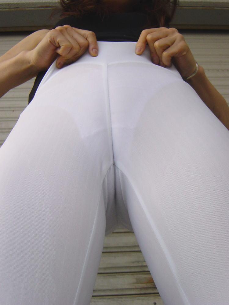 日本超市内的白色紧身裤翘臀少妇6(7P)