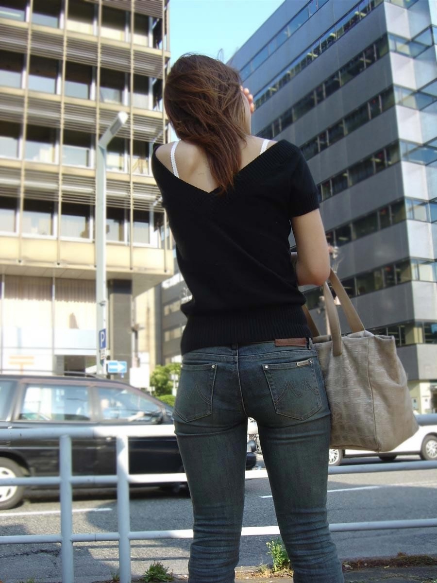 日本街头紧身牛仔裤美女1(22P)