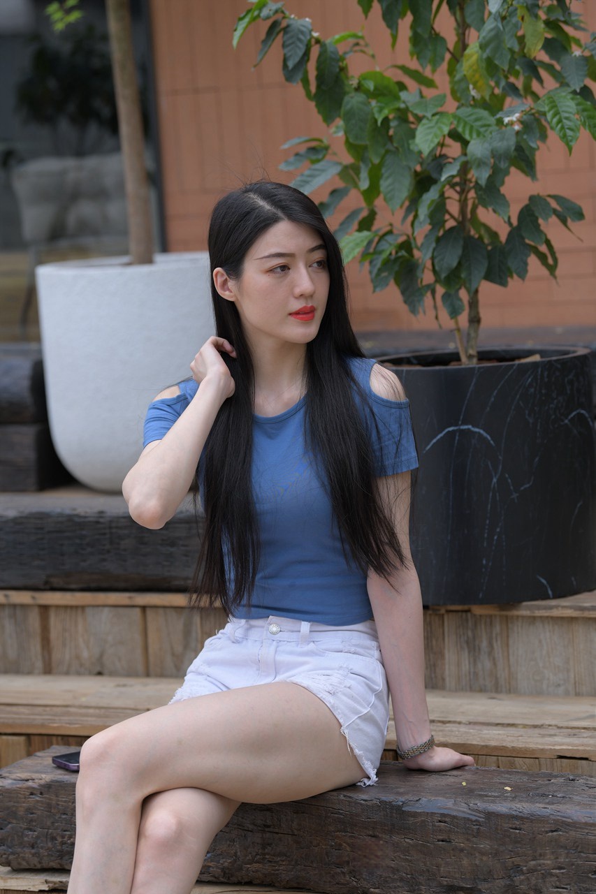 白色热裤美女MJ3469