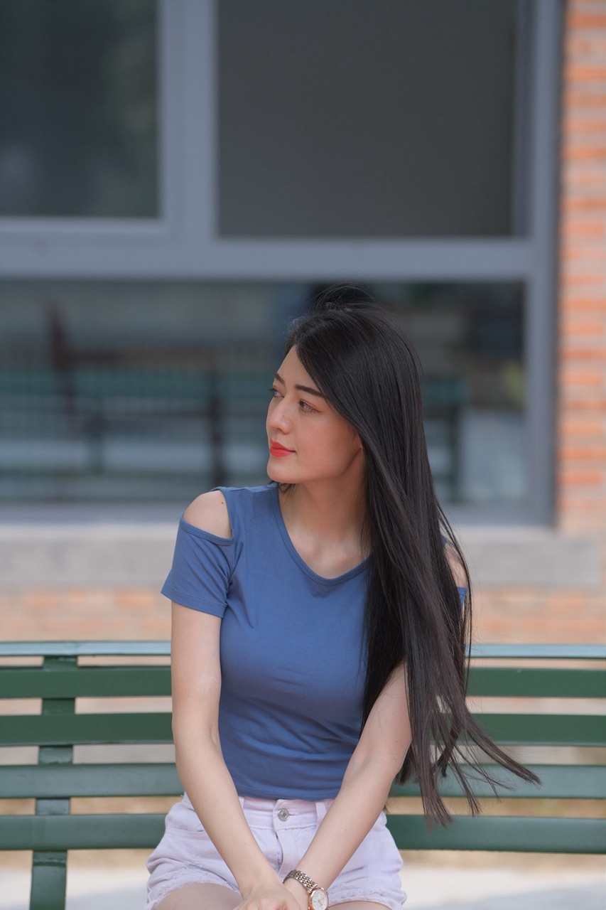 白色热裤美女MJ3469
