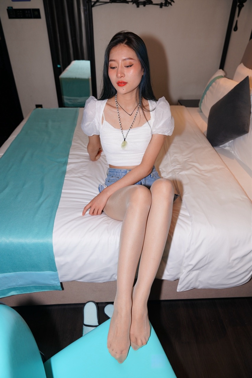 热裤肉丝小妹【套图+视频】