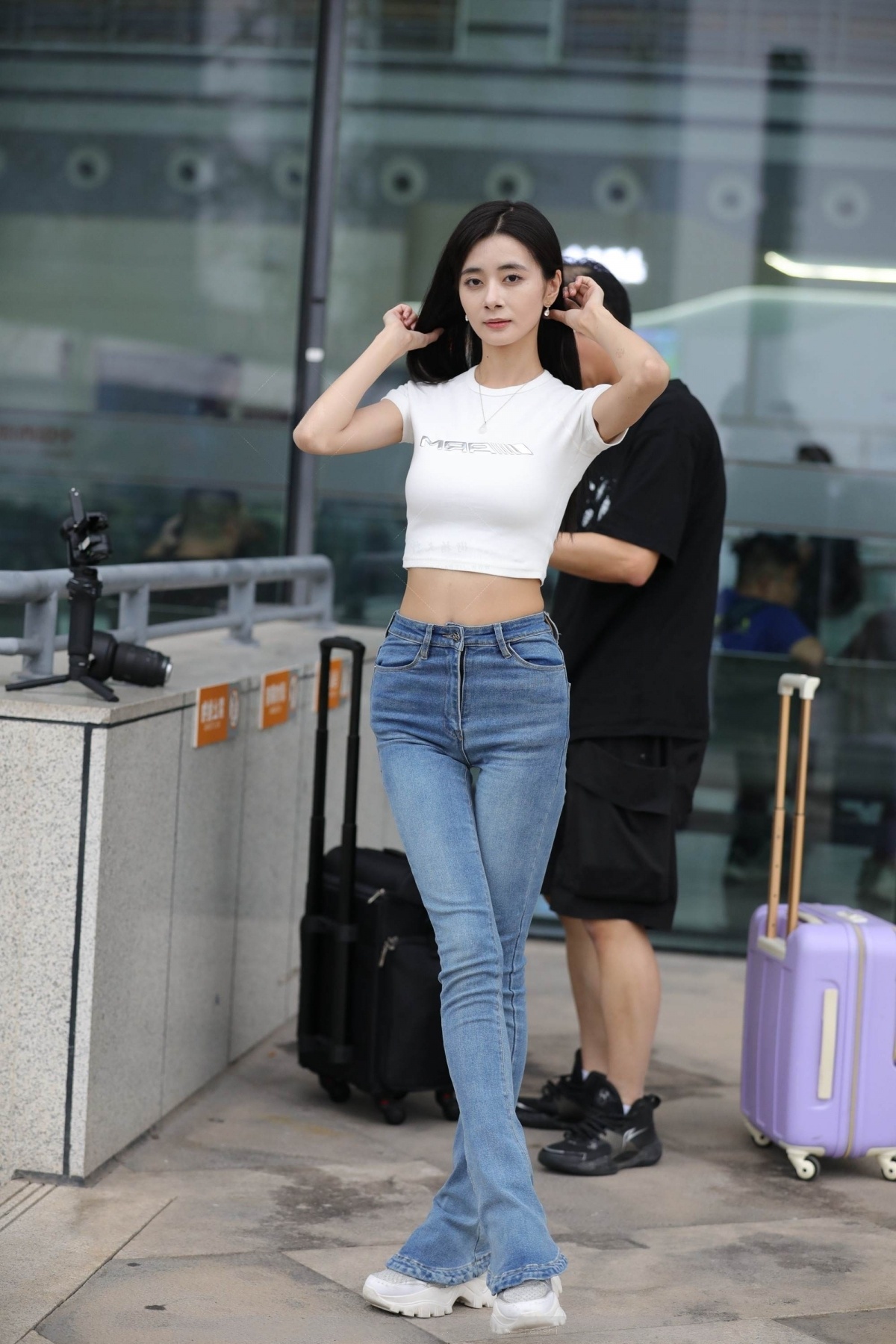 高挑苗条的牛仔美腿美眉(8P)