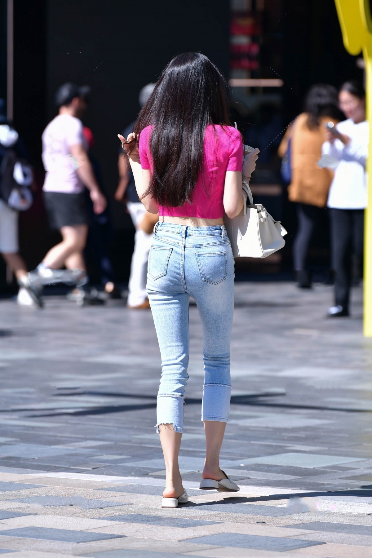 多次遇见长腿高挑美女，牛仔裤紧身裤包臀裙（24P）