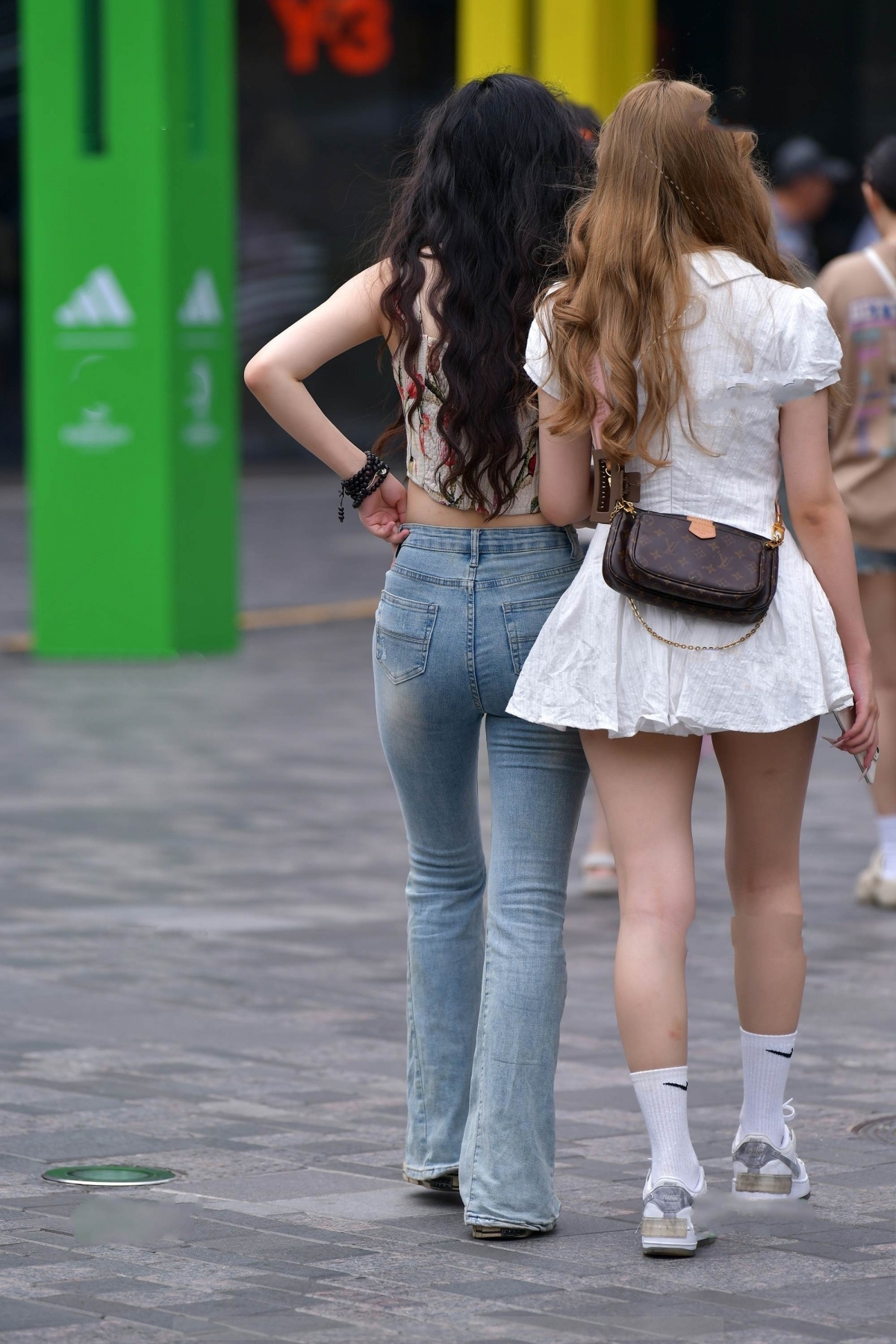 长发牛仔裤美女双人（16P）