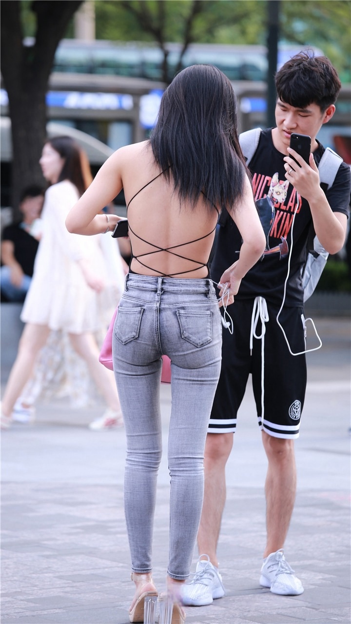灰色牛仔裤美女(18P)