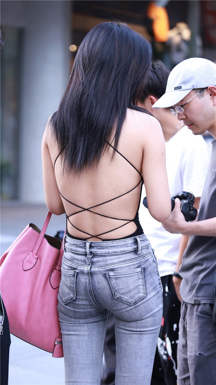 灰色牛仔裤美女(18P)