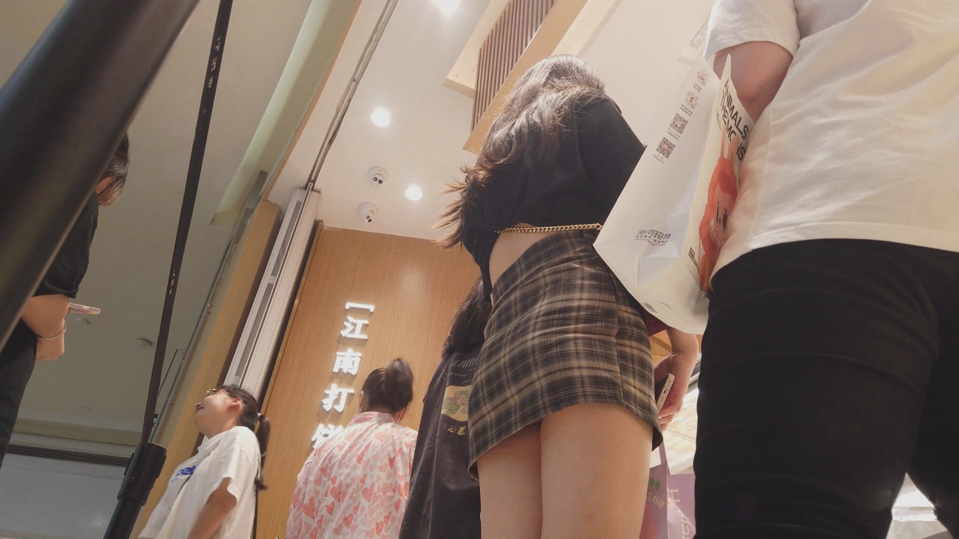 2022年EVE最新街拍美女视频[30.6G]