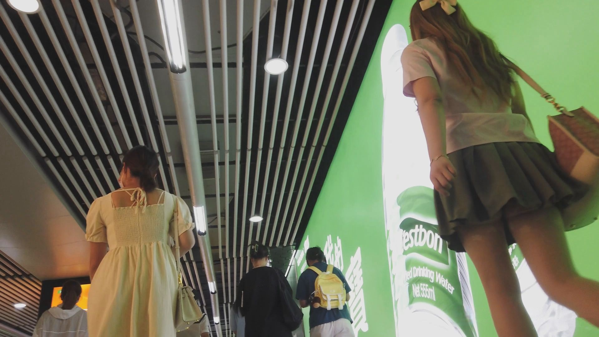 2022年EVE最新街拍美女视频[30.6G]