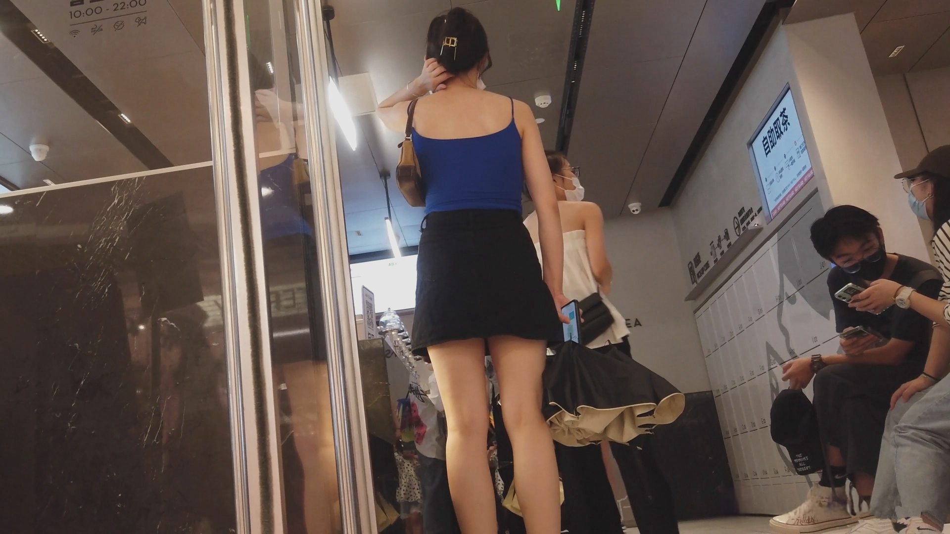 2022年EVE最新街拍美女视频[30.6G]