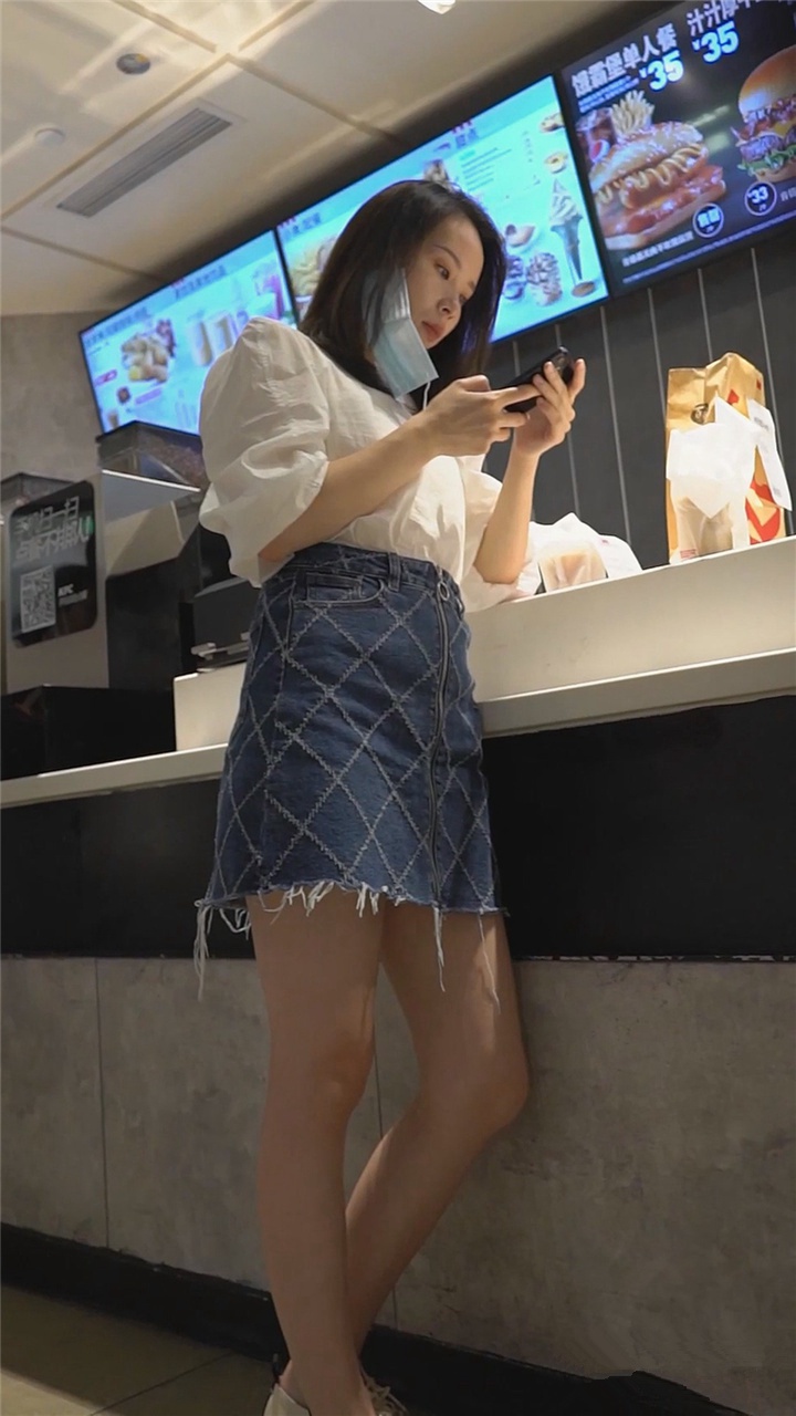 花里胡哨的2022年9月樱之舞最新街拍美女视频[22.9G]