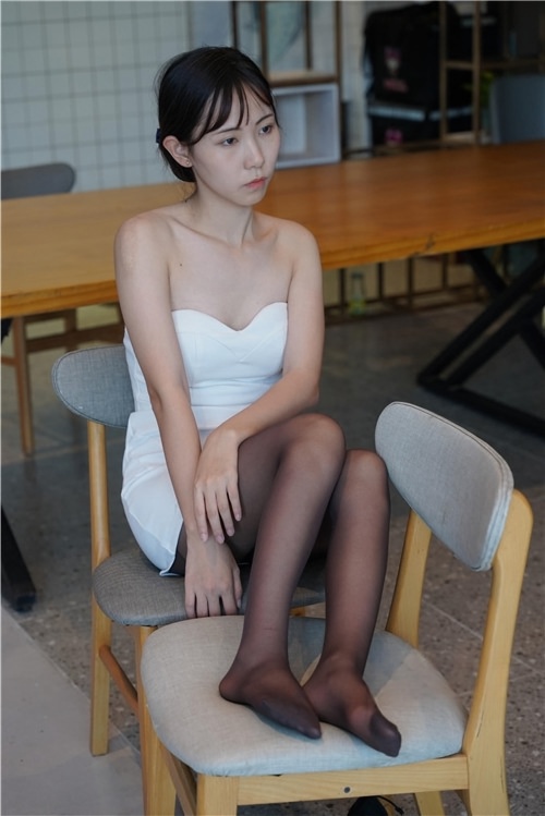 黑丝小妹【套图+视频】