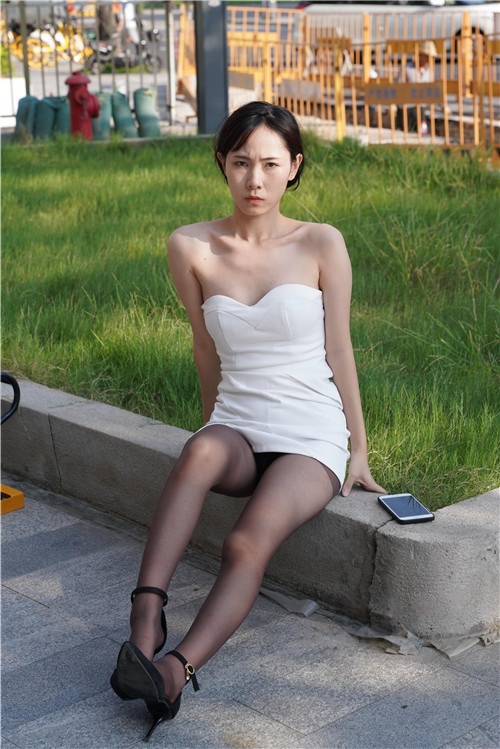 黑丝小妹【套图+视频】