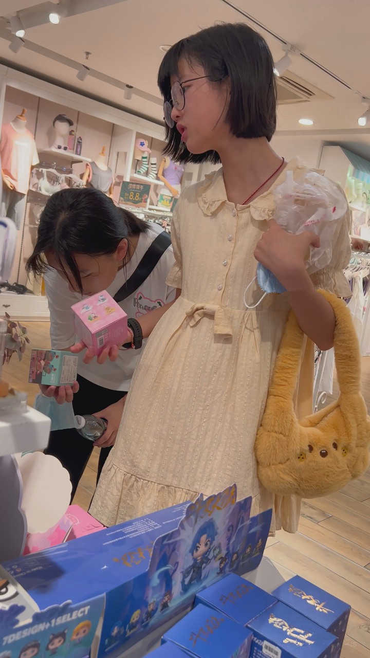 2022年9-10月KFC最新街拍美女视频[27.2G]