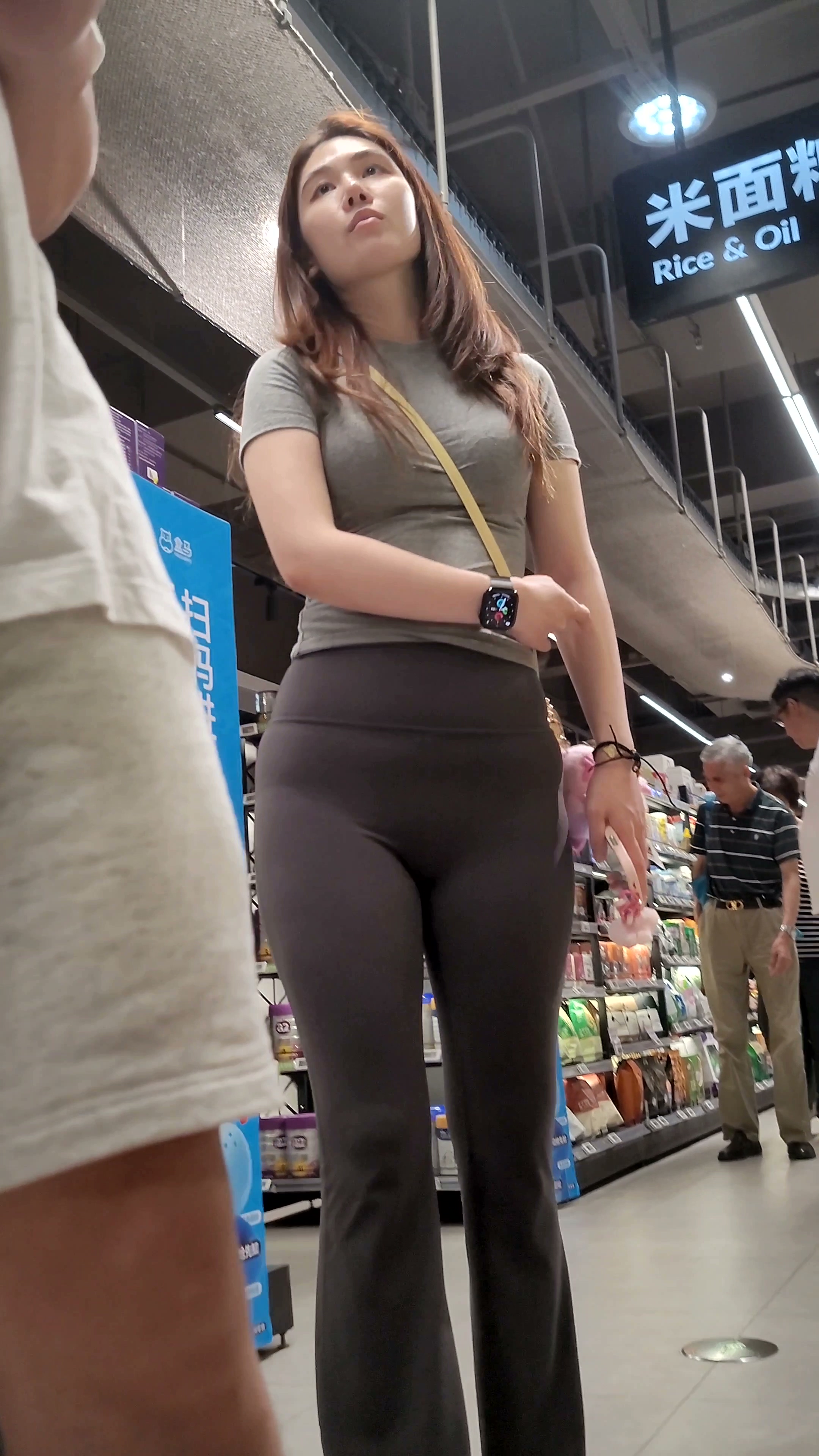 瑜伽裤细腰巨臀美女【视频/1.71 GB】