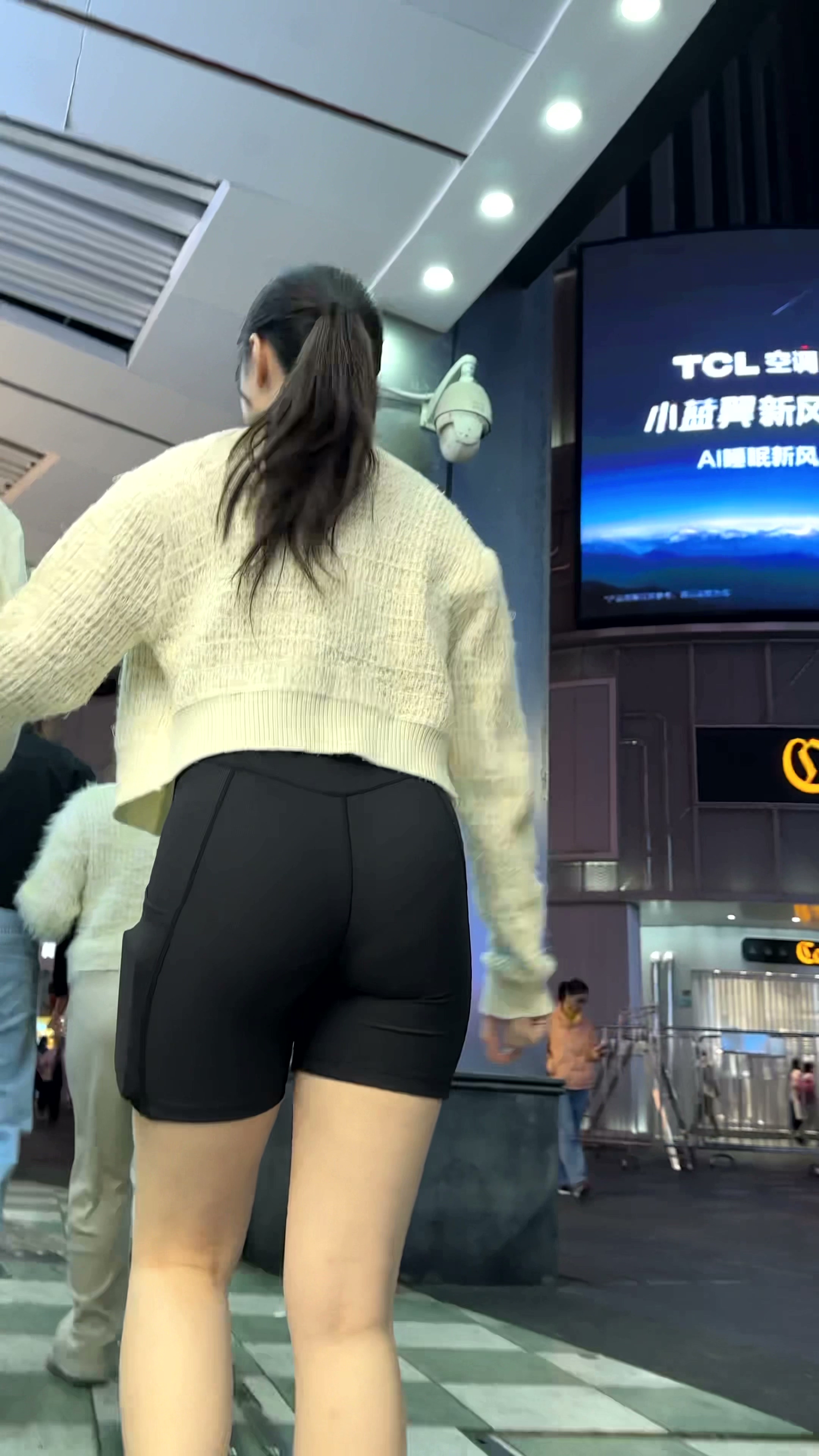 黑色紧身热裤翘臀mm【视频984MB】