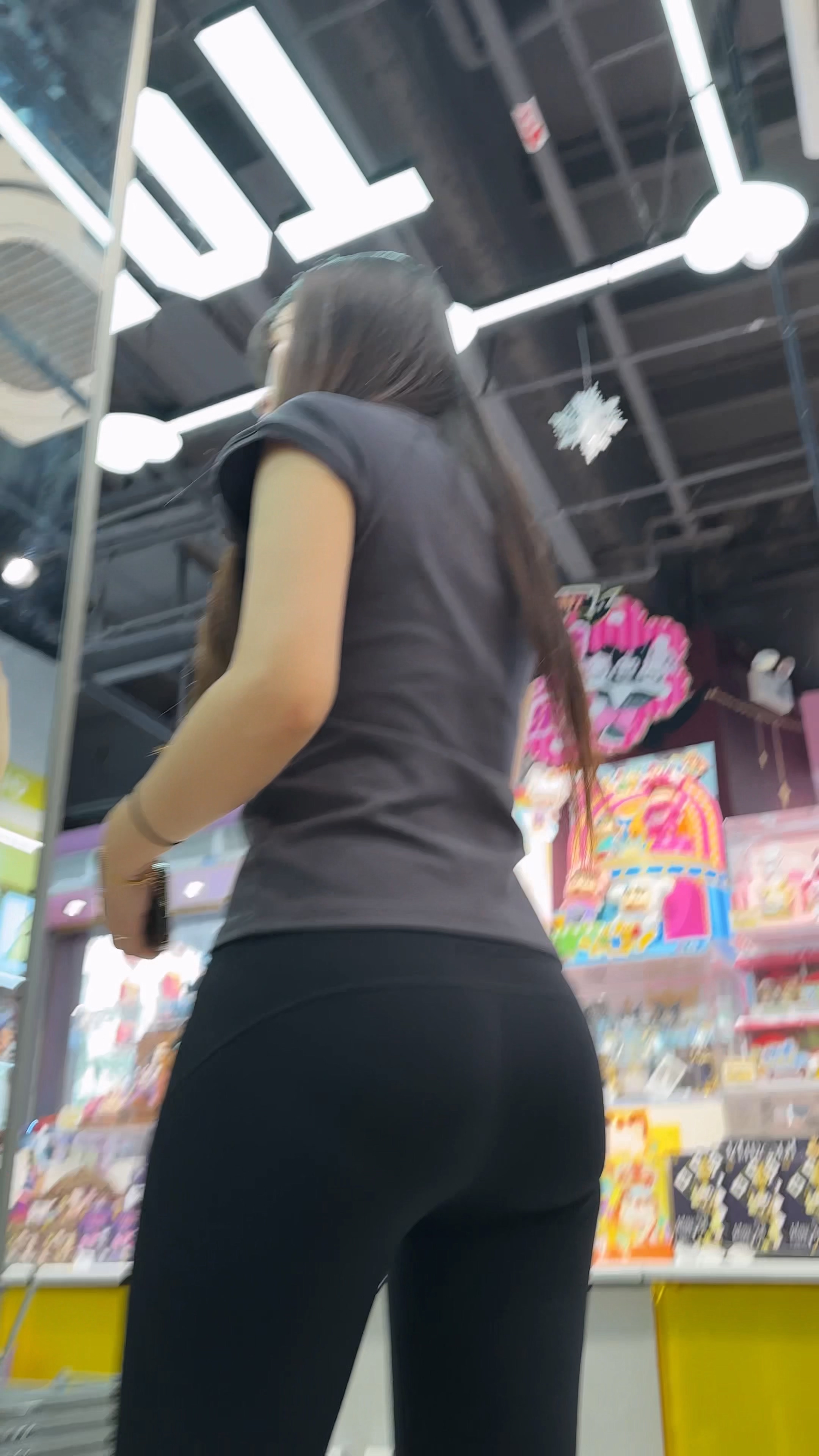 苗条紧身裤翘臀mm【MP4/1.01G】
