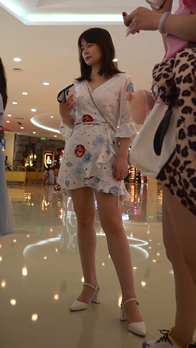 连衣裙美女[243M/MP4]
