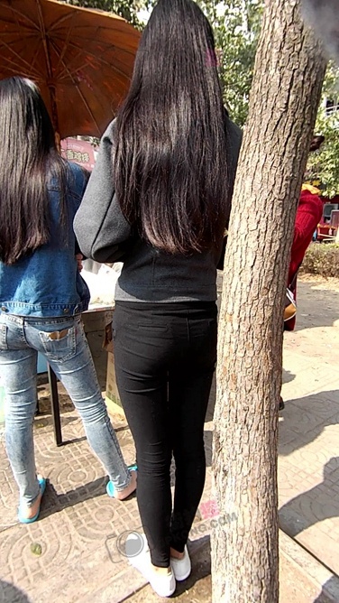 学校门口买饭的黑紧美眉1 [120M/MP4]