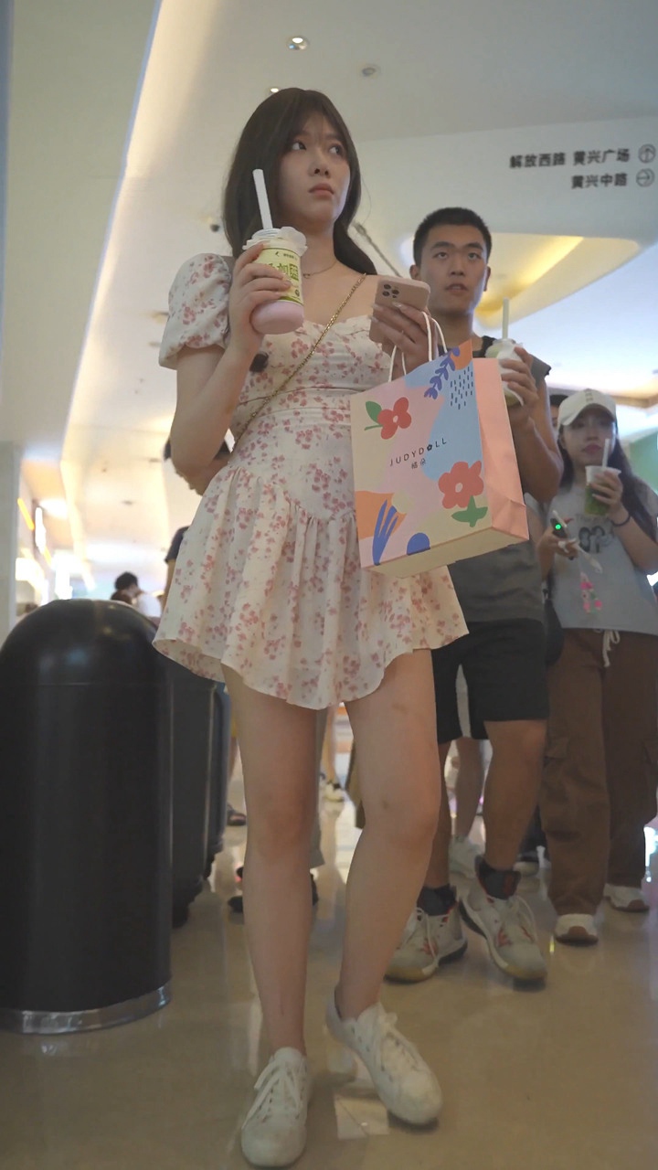 2024年1月YZW banana 4K最新街拍美女视频[9.4G]