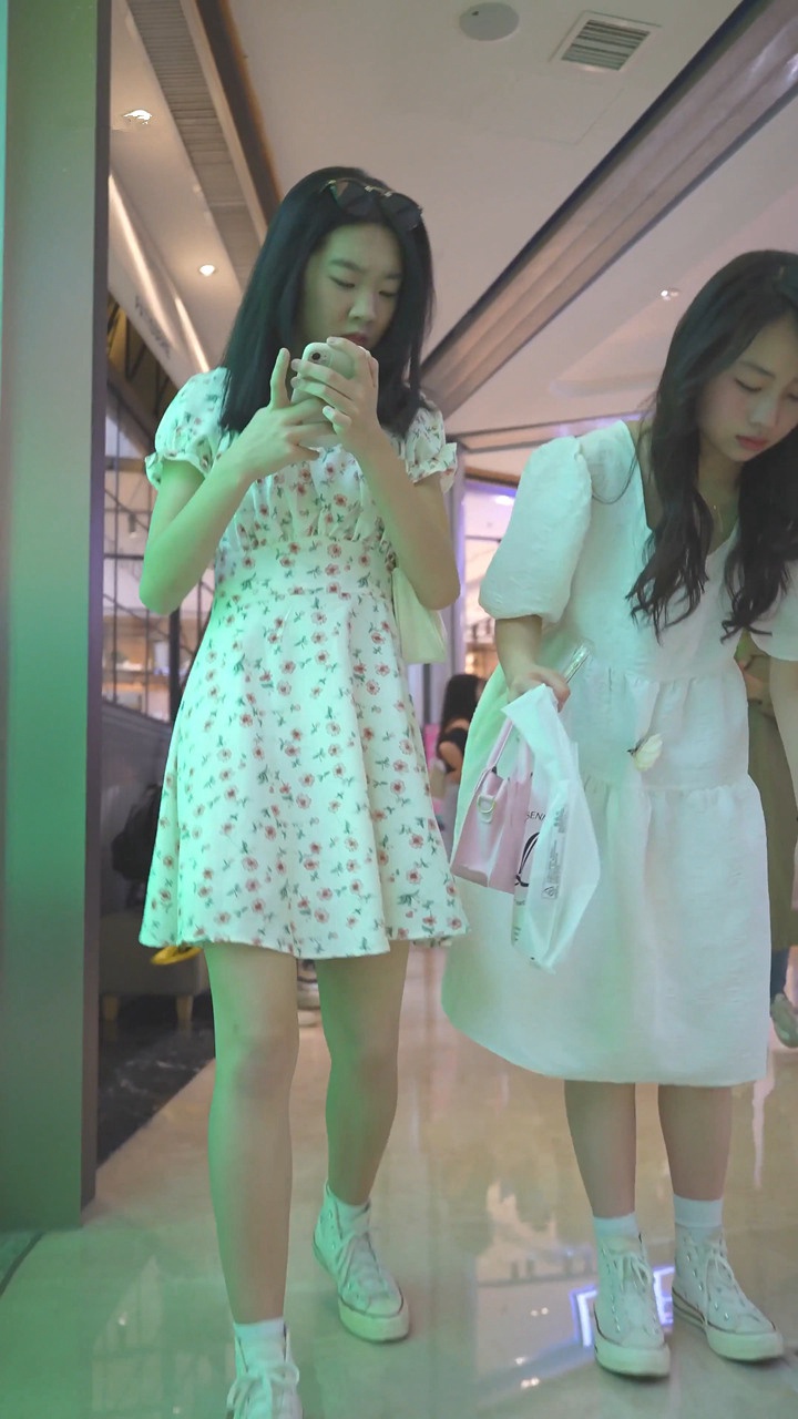 2024年1月YZW banana 4K最新街拍美女视频[9.4G]