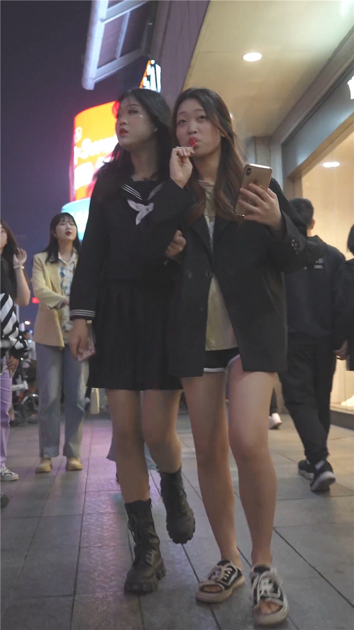 2024年1月YZW banana 4K最新街拍美女视频[9.4G]
