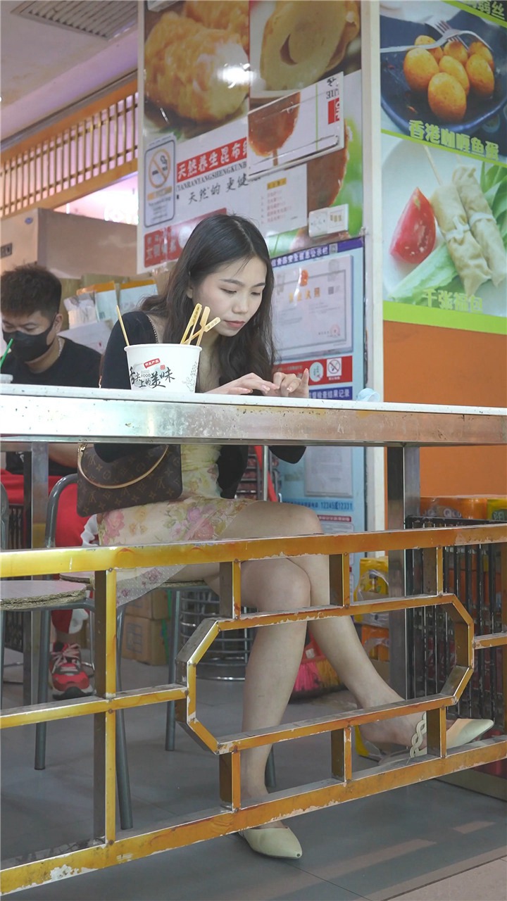 2024年1月YZW banana 4K最新街拍美女视频[9.4G]