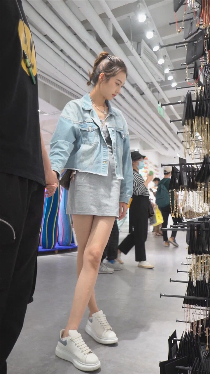 2022年8月樱之舞最新街拍美女视频[17.9G]