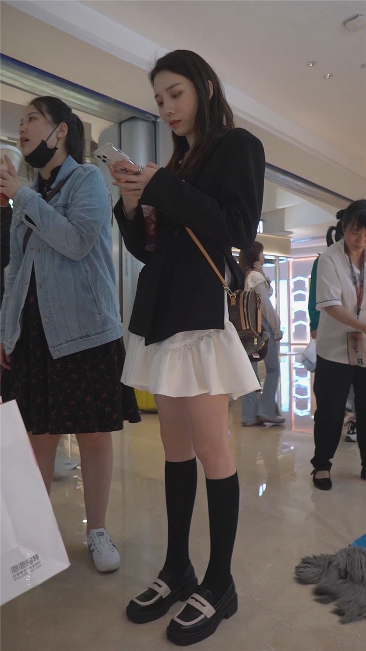 2022年8月樱之舞最新街拍美女视频[17.9G]
